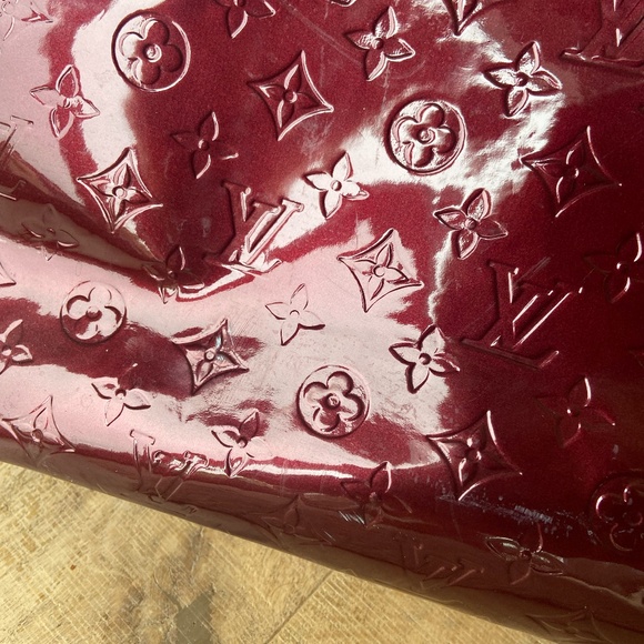 LOUIS VUITTON Wilshire GM Monogram Vernis Tote Bag Burgundy - Picture 4 of 12
